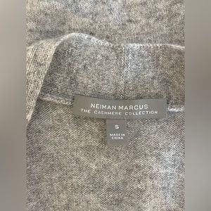 Neiman Marcus Cashmere Sleeveless cardigan, grey, small